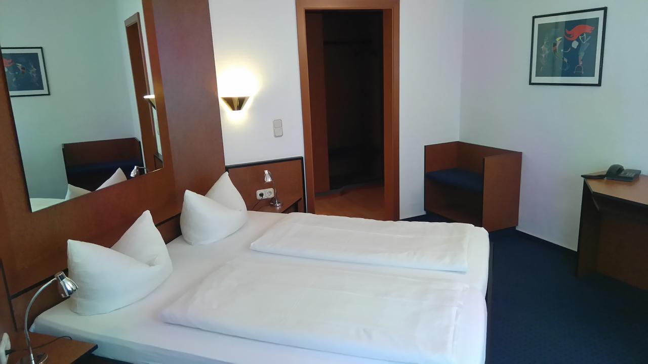Hotel Loewensteiner Hof Haus Am Neuplatz Wertheim Bagian luar foto