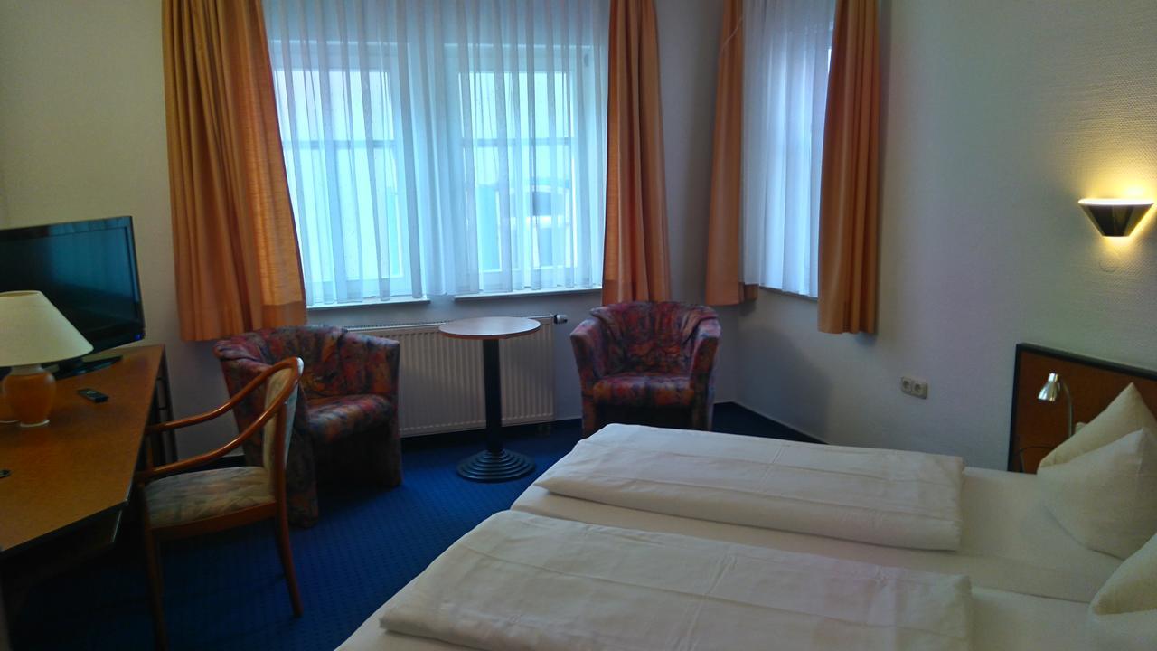 Hotel Loewensteiner Hof Haus Am Neuplatz Wertheim Bagian luar foto
