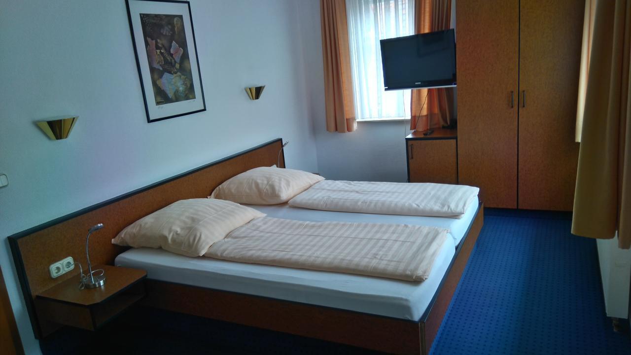 Hotel Loewensteiner Hof Haus Am Neuplatz Wertheim Bagian luar foto