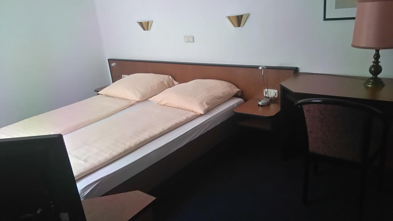 Hotel Loewensteiner Hof Haus Am Neuplatz Wertheim Bagian luar foto